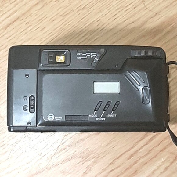 Pentax IQ Zoom 70 Date Camera 35mm Point and Shoot 70mm Tele Macro Not Tested - Picture 3 of 7